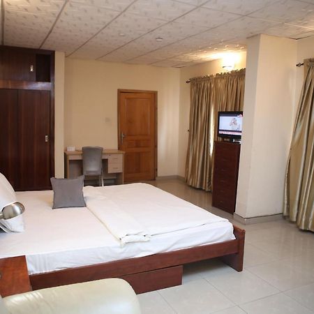 לגוס The Habitat Suites International מראה חיצוני תמונה