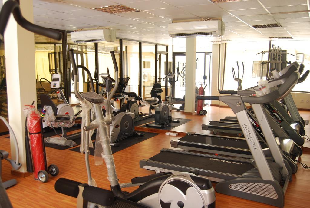 לגוס The Habitat Suites International מראה חיצוני תמונה
