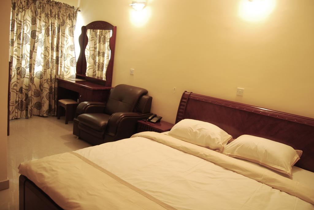 לגוס The Habitat Suites International מראה חיצוני תמונה