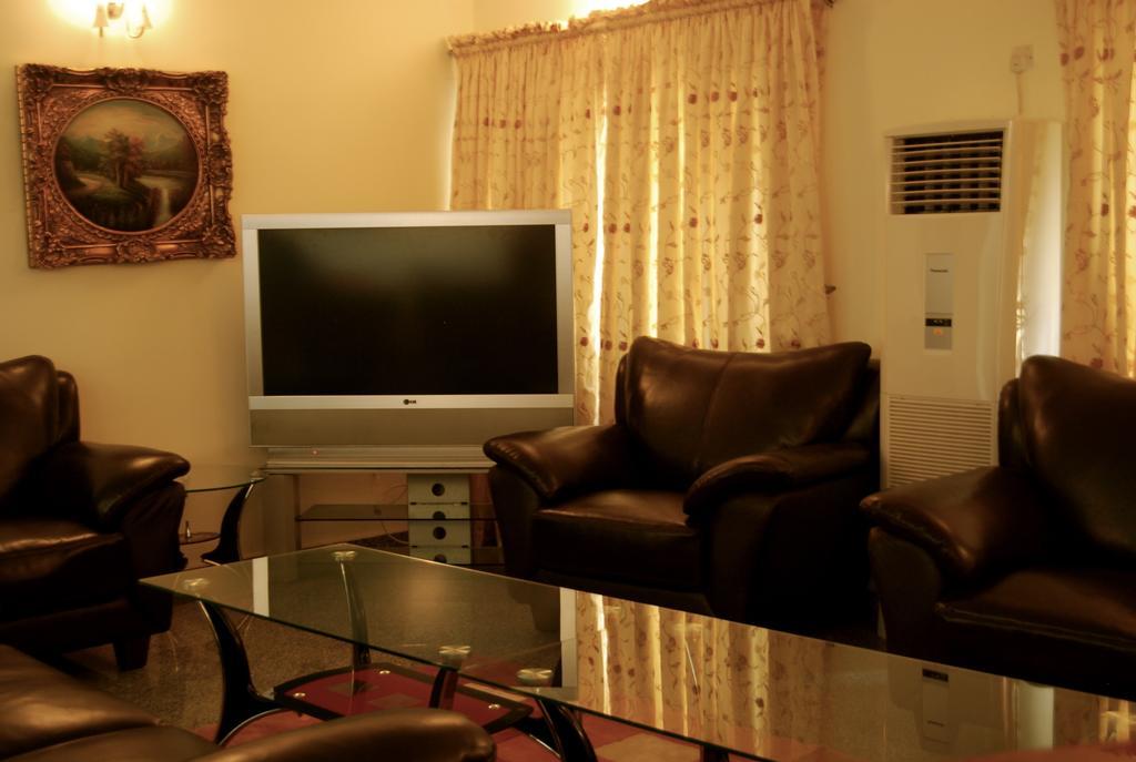 לגוס The Habitat Suites International מראה חיצוני תמונה