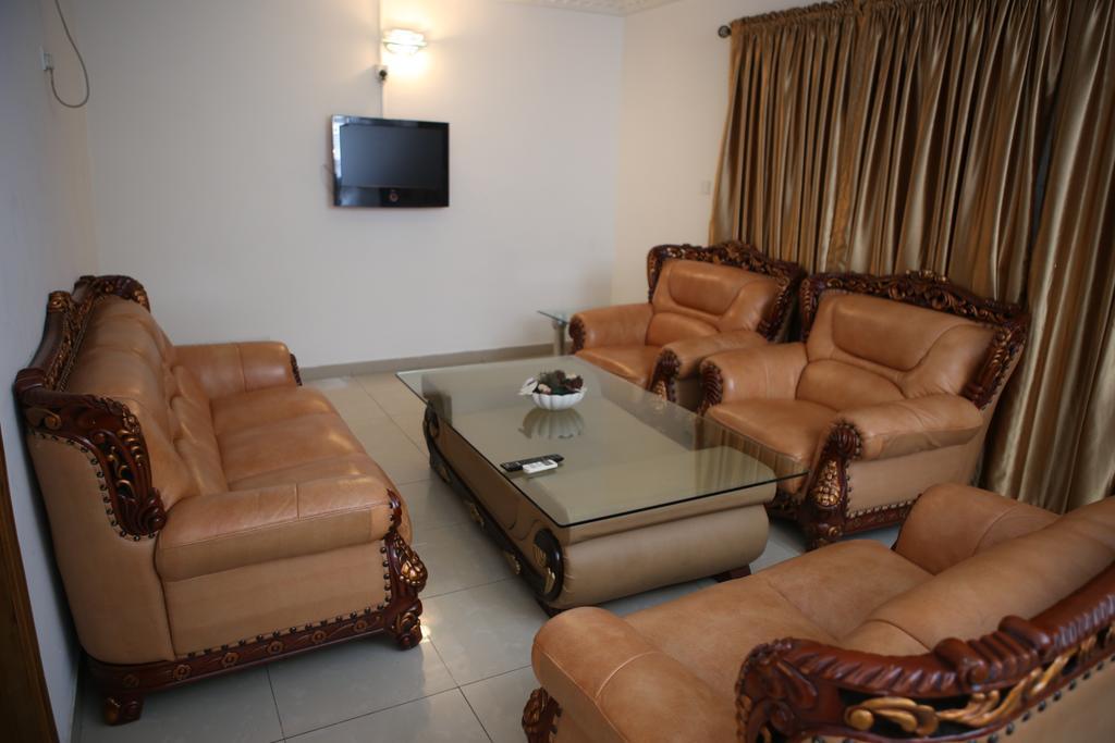 לגוס The Habitat Suites International מראה חיצוני תמונה