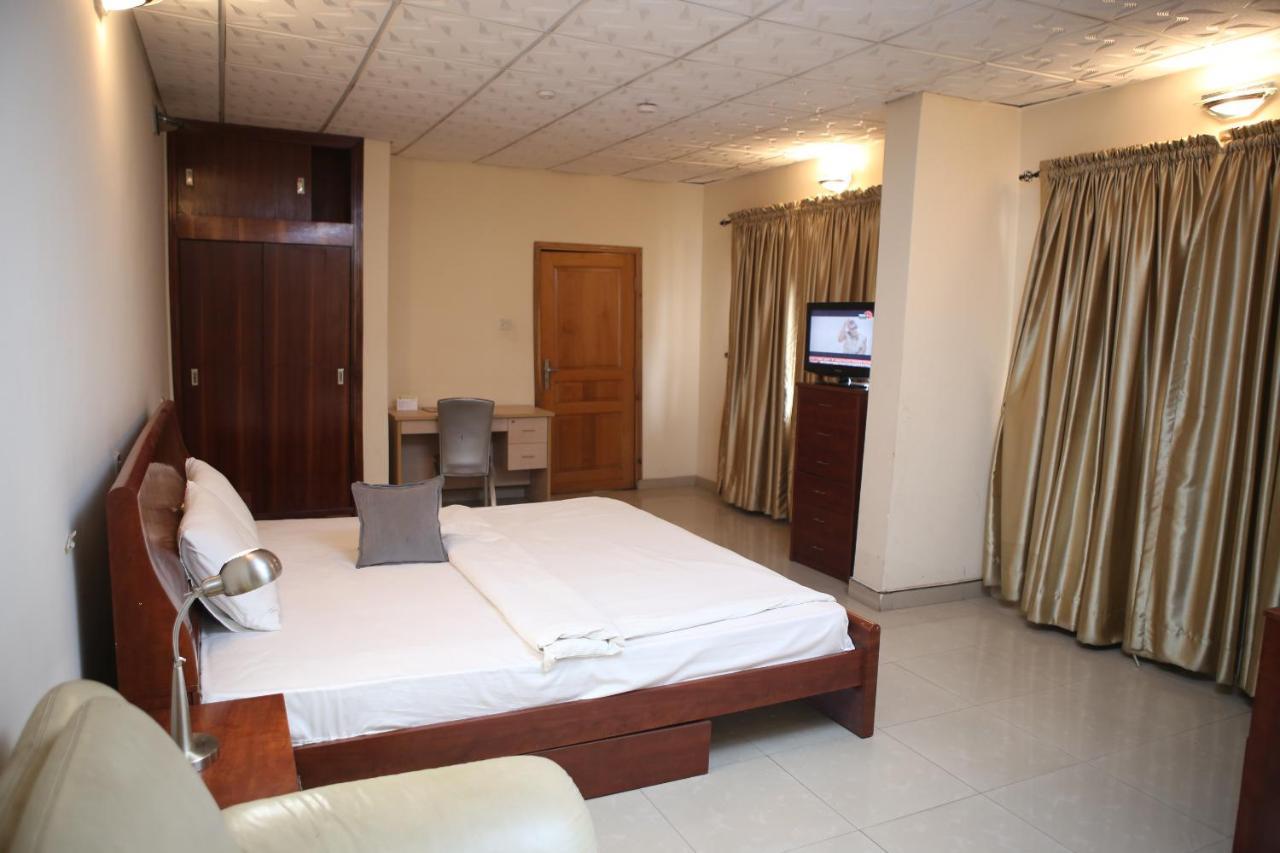 לגוס The Habitat Suites International מראה חיצוני תמונה