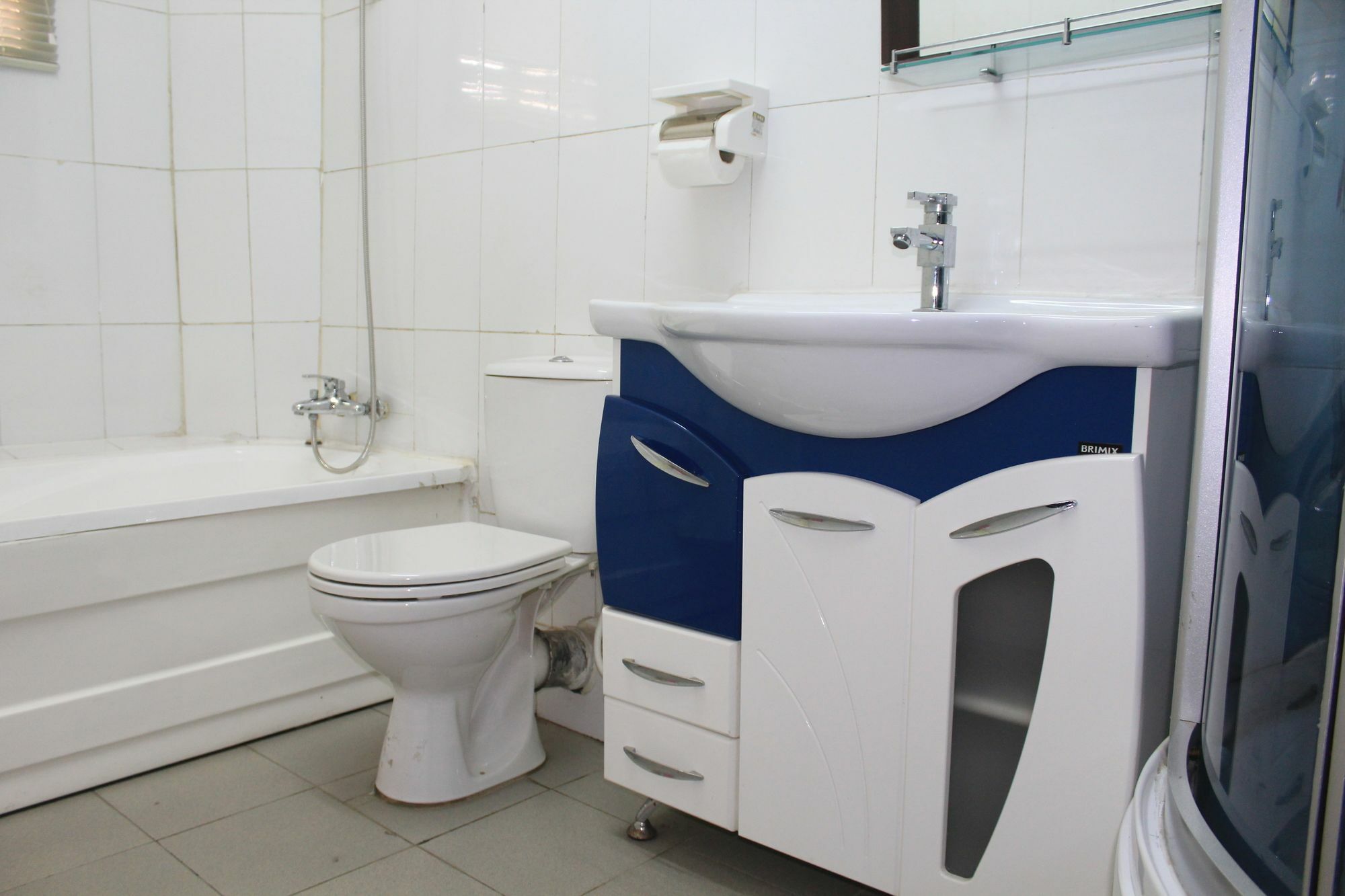 לגוס The Habitat Suites International מראה חיצוני תמונה