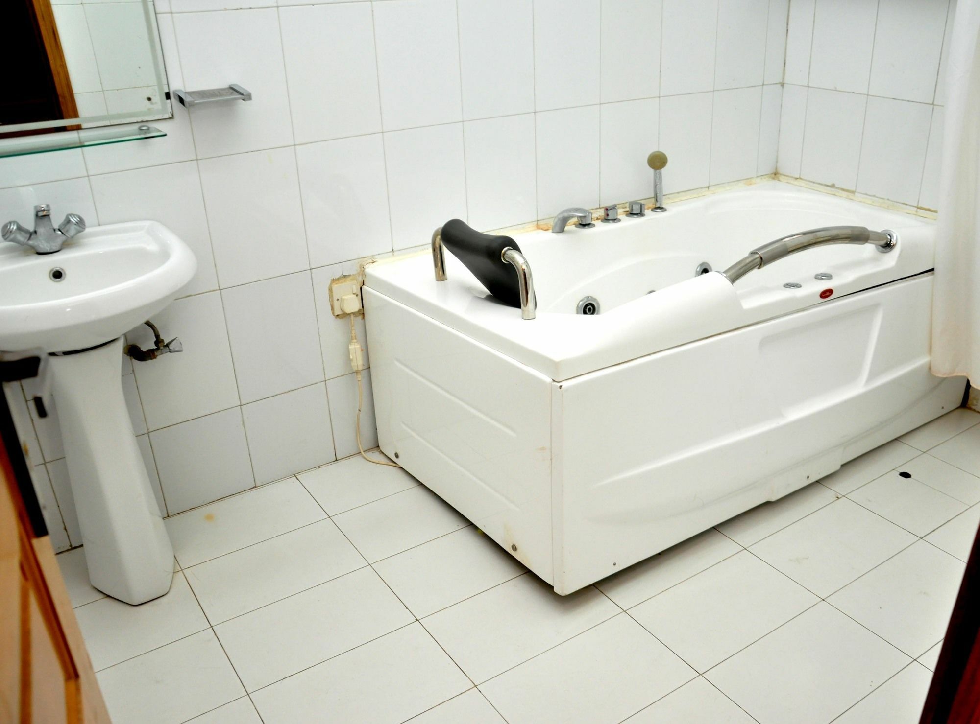 לגוס The Habitat Suites International מראה חיצוני תמונה