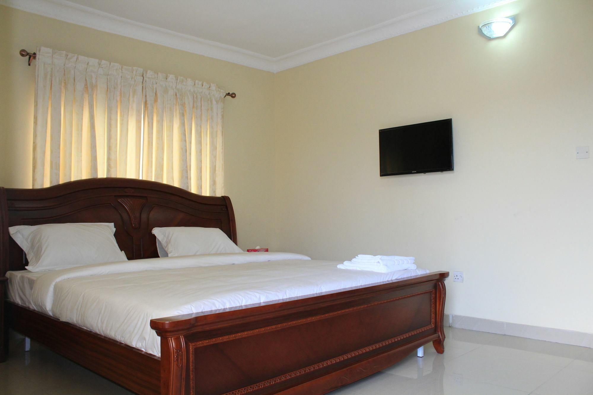 לגוס The Habitat Suites International מראה חיצוני תמונה